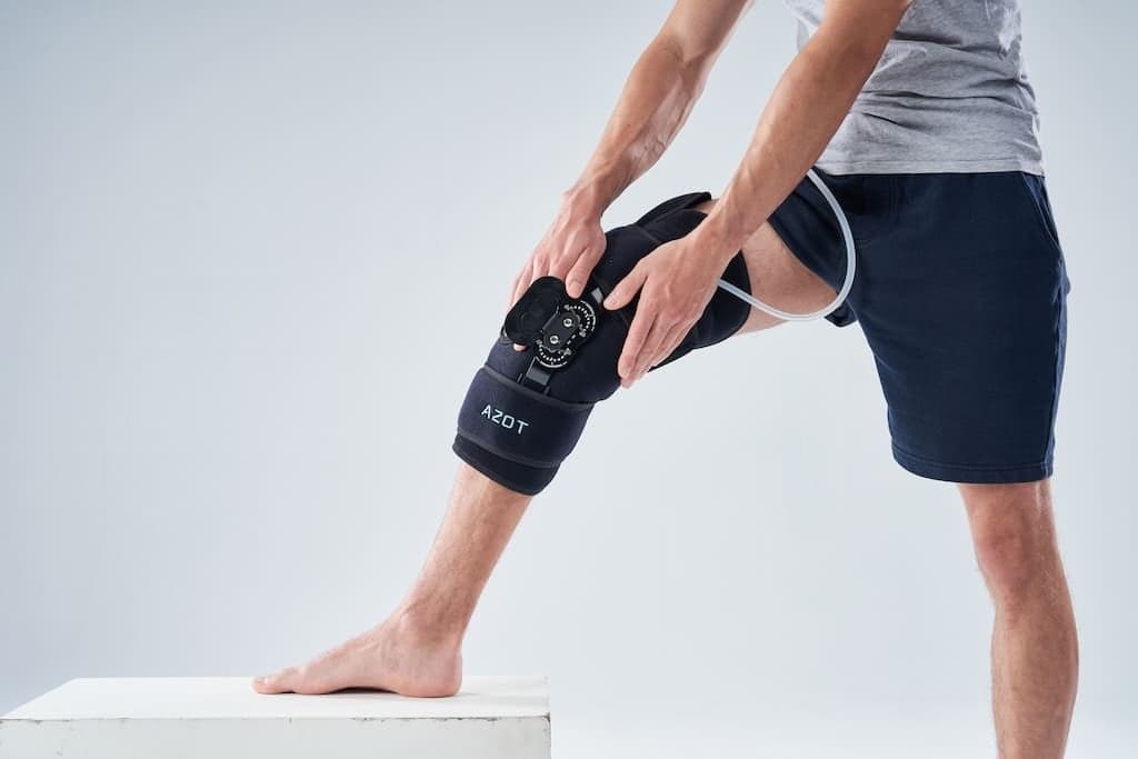 Cold Compression Knee with ROM Hinges - Azot medical device image 3