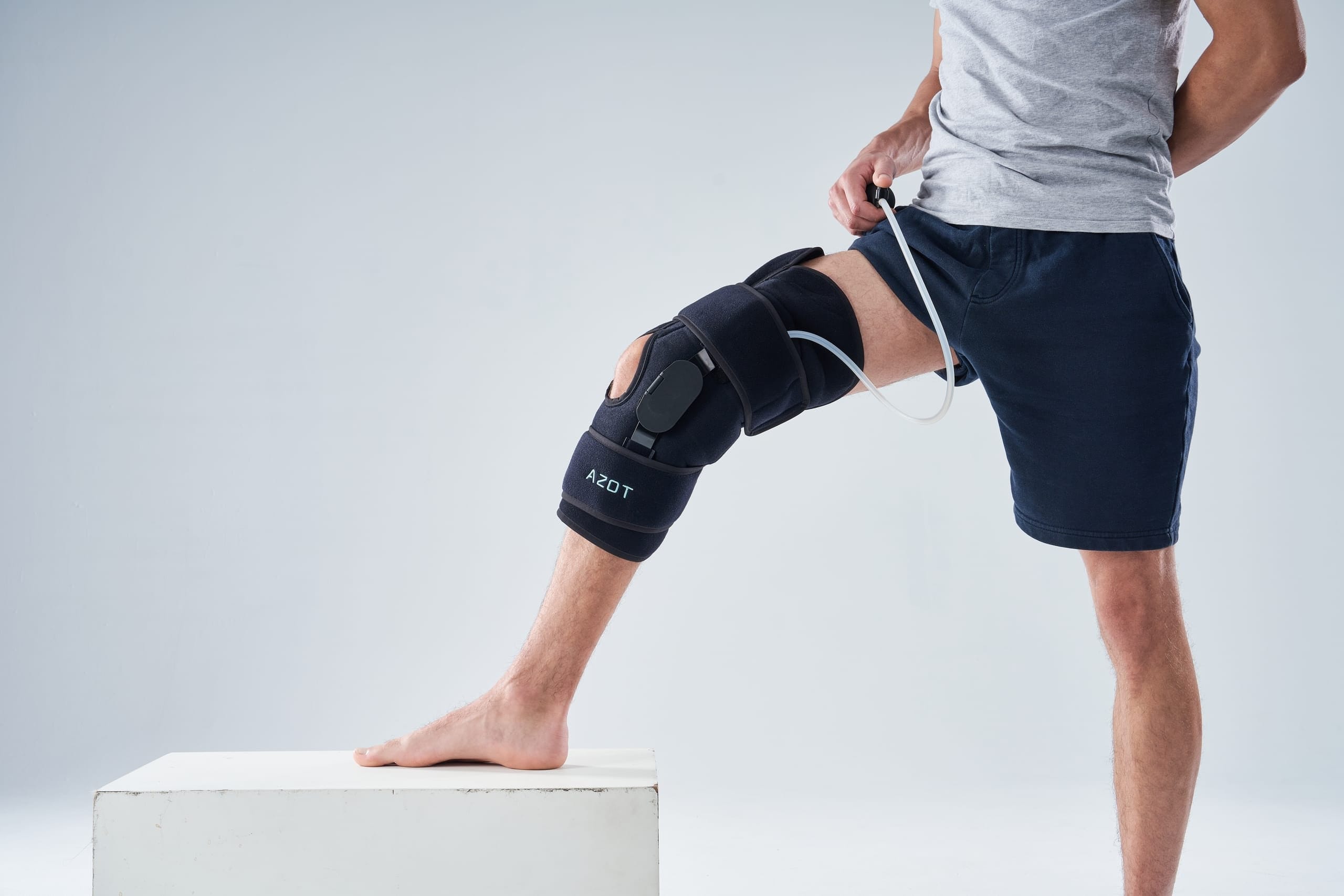 Azot cold compression therapy in use
